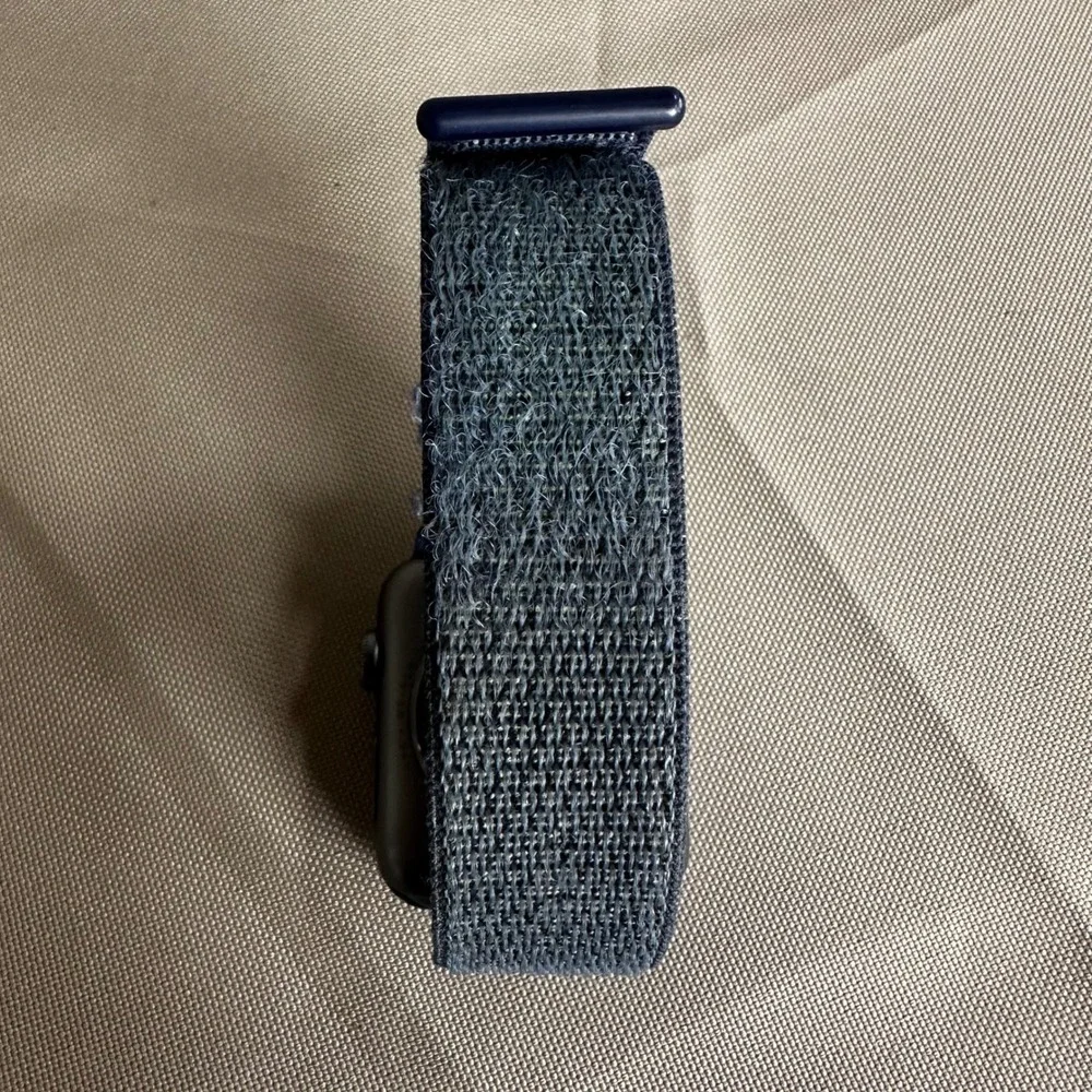 Apple Watch Nike Series 2 GPS 42mm Space Gray Aluminum Sport Loop Band iwatch